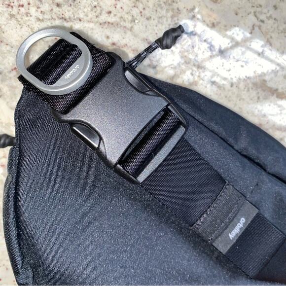 Orbitkey $89 Urban Sling Black Unisex Crossbody Travel Bag (4L) EUC - Picture 7 of 16